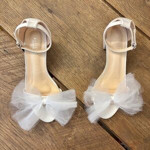 Kailee P‎ Satin Ivory Block Heel with Tulle Bow Wedding/Special Occasion Shoes